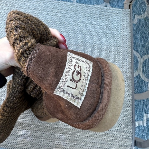 UGG CLASSIC CARDY BOOT SZ 9 - Picture 3 of 3